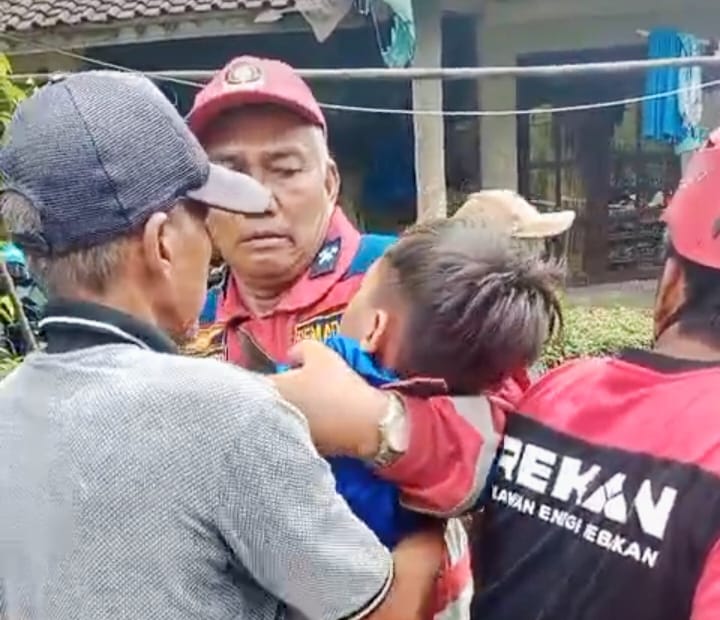 Tangisan Adik Pecah Saat Ibu dan Kakaknya Ditemukan Meninggal di Longsor Majenang