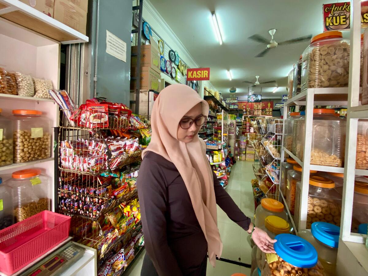 Snack Kiloan dan Isi Parsel Lebaran Komplit di Toko Snack Sumarto