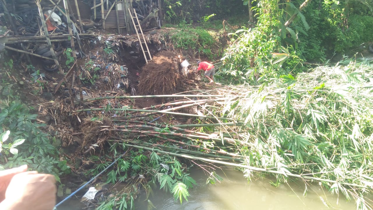 Talud Longsor Mengancam Satu Rumah di Sumampir Purwokerto Utara