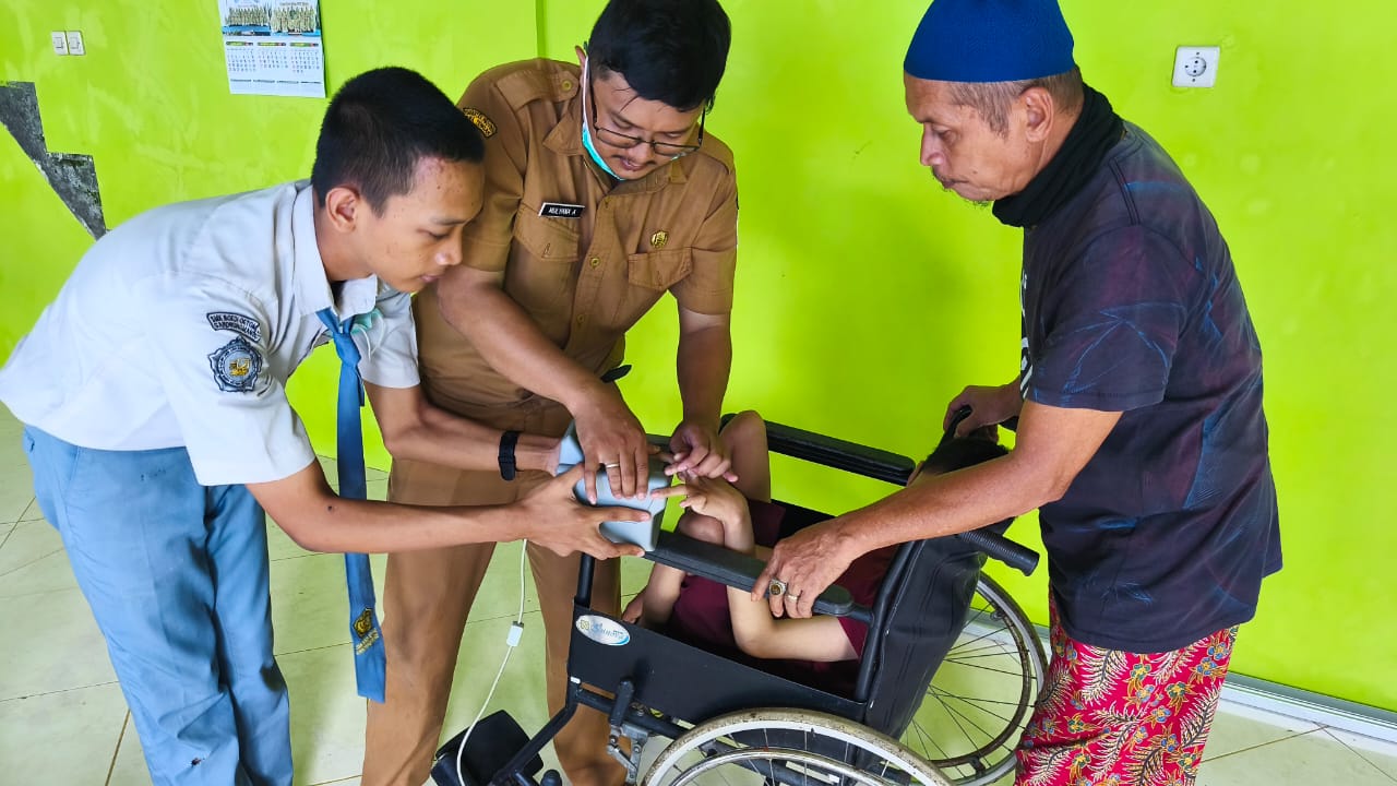 Disdukcapil Cilacap Layani Warga Rentan di Desa Jeruklegi dan Kesugihan dengan Mobil Pelayanan Keliling 