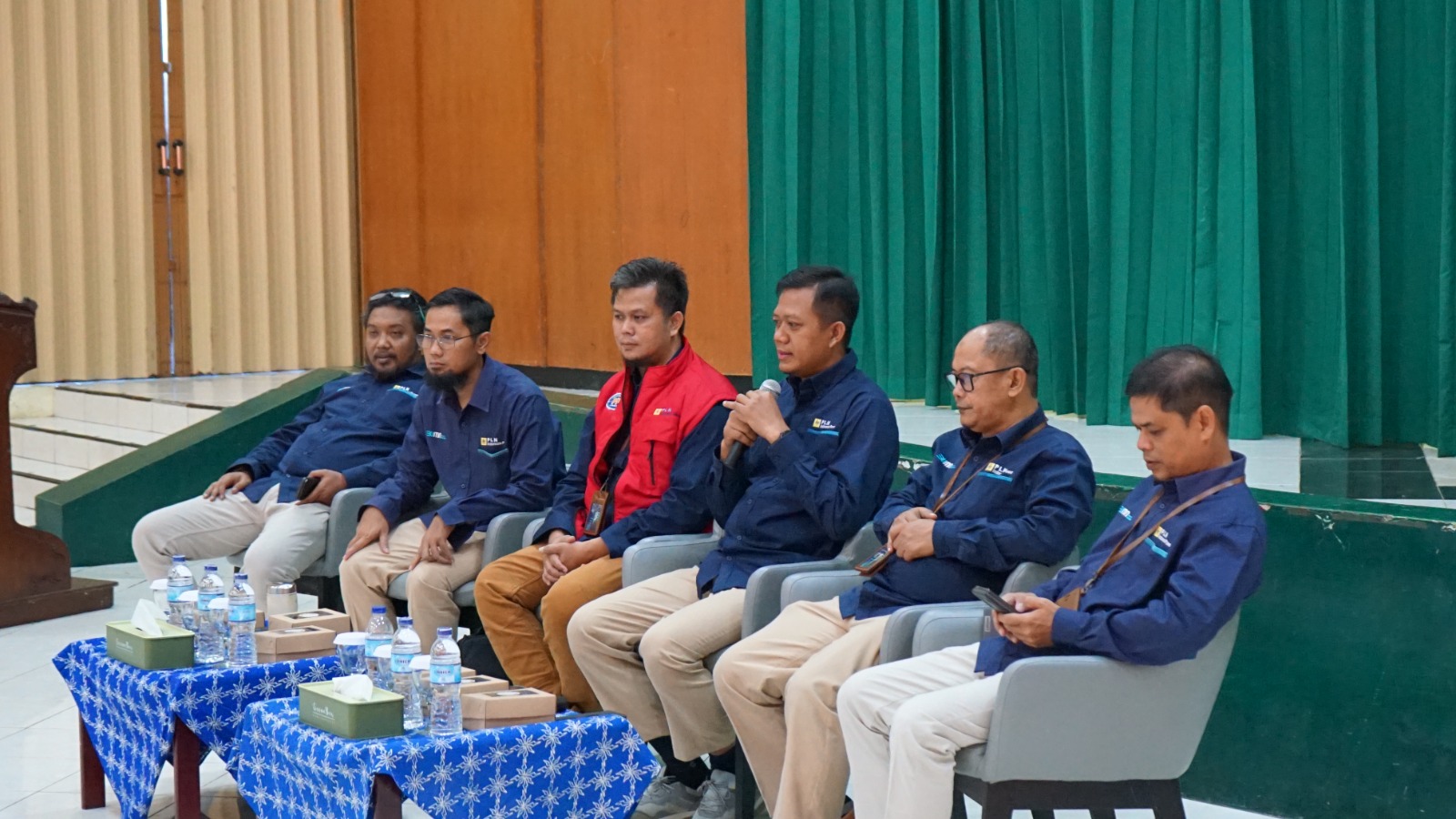 Jelang Hari Buruh, Manajemen dan Pegawai PLN UBP Mrica Perkuat Sinergi Lewat Coffee Morning