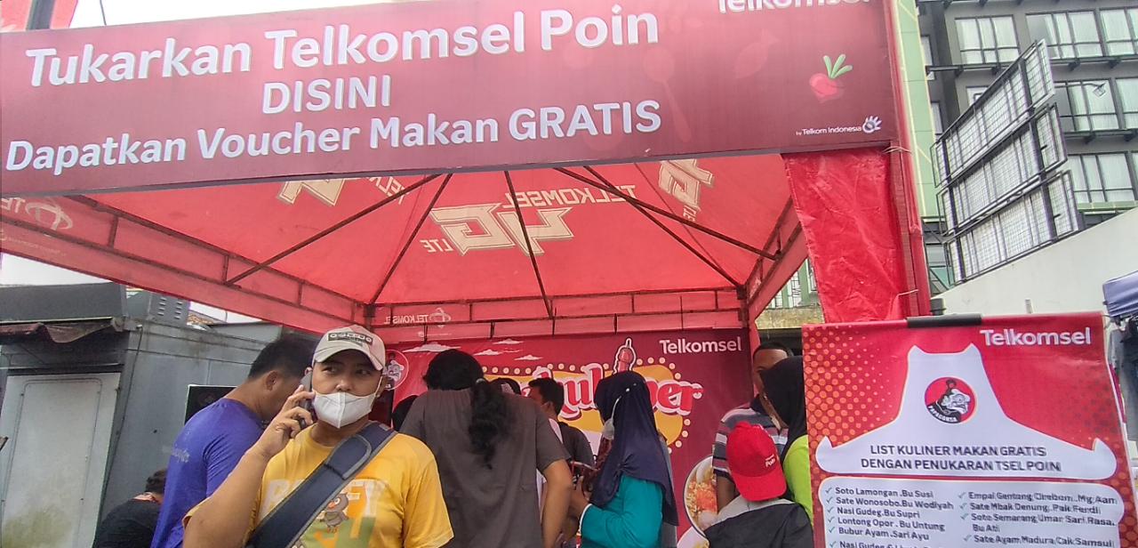 Spektakuliner Fasilitasi Pelanggan untuk Tukar Telkomsel Poin  di Pasar Minggon GOR Satria