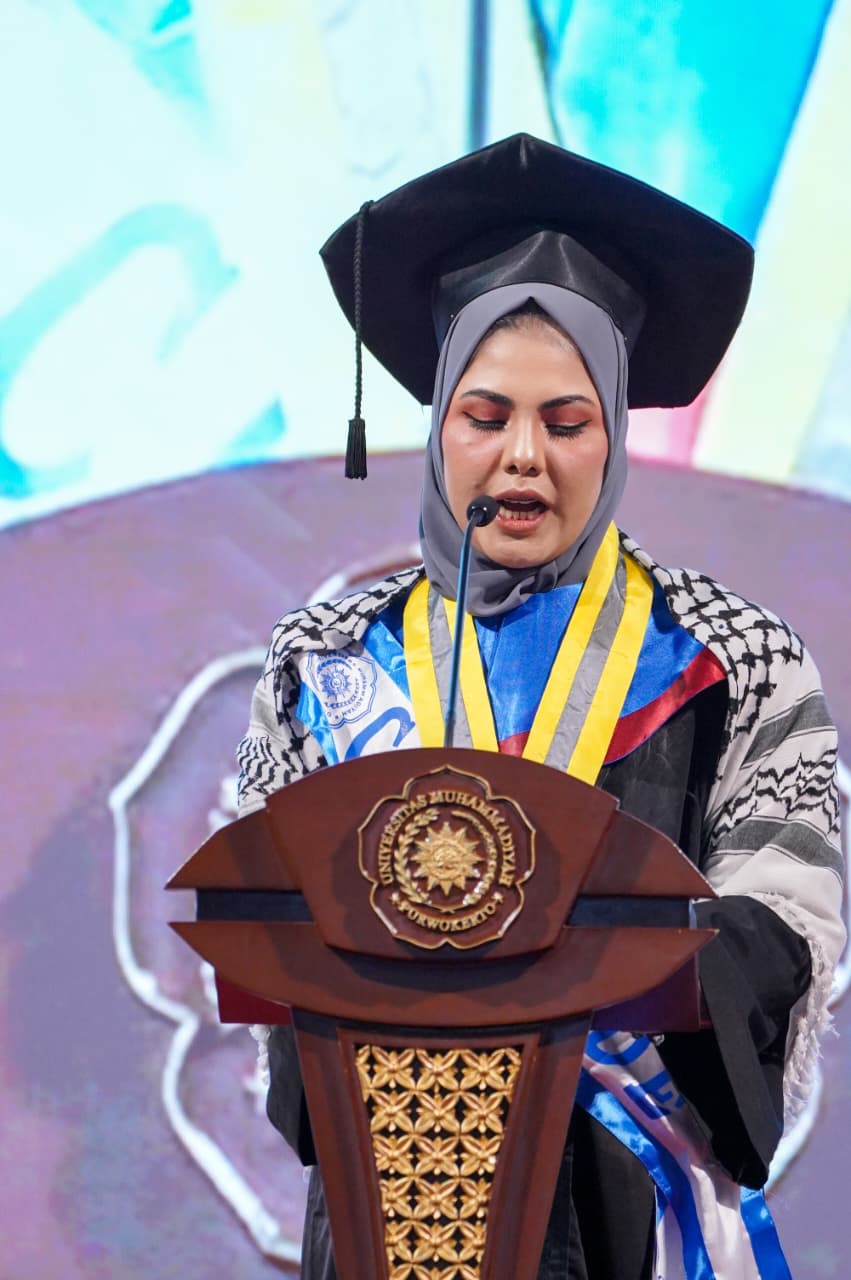 Mahasiswa Palestina Wisuda: Bangga Bisa Kuliah dan Dapat Beasiswa di UMP”