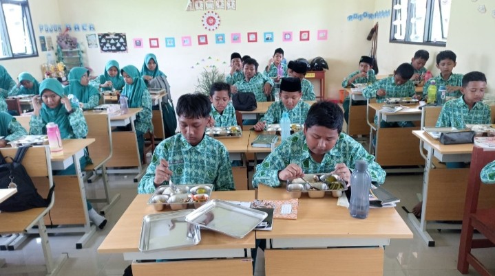 Madrasah Negeri Kota Belum Semua Terima MBG