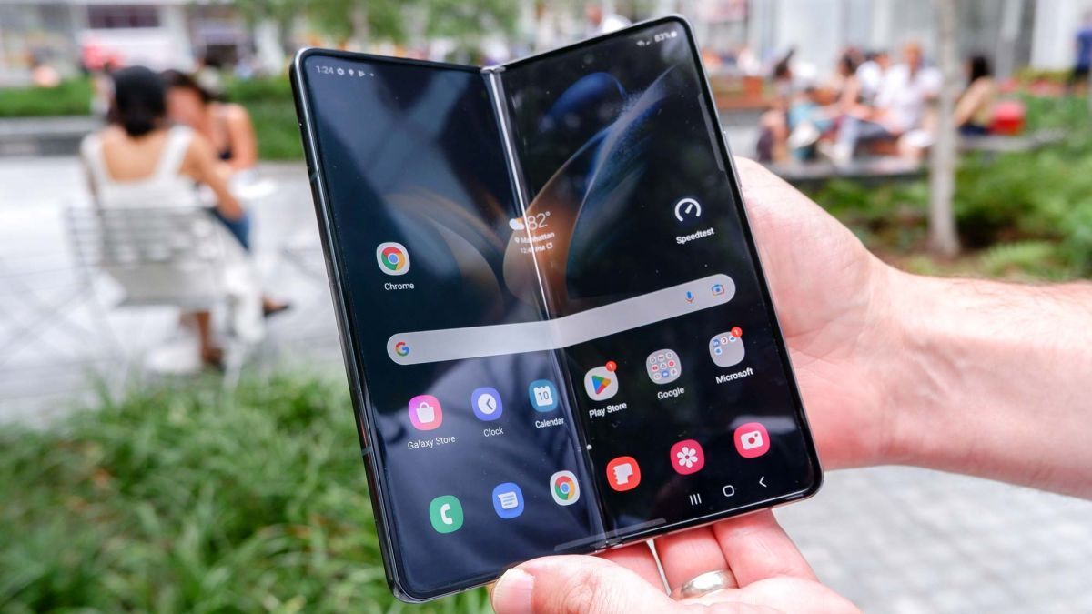 Pilihan HP Lipat Terbaik 2025, Dari Galaxy Z Fold 6 hingga Motorola Razr+