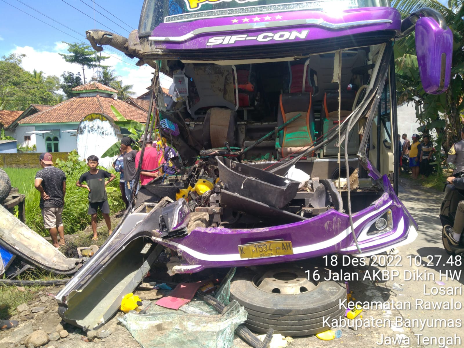 Tabrakan Bus Vs Truk di Jalan Raya Rawalo Banyumas, Kabin Hancur, Pengemudi Meninggal Dunia