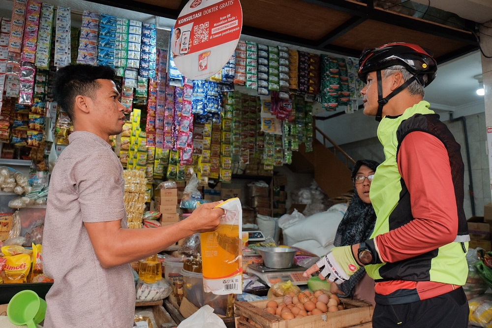 Cek Harga Beras dan Stok Minyak, Ganjar Gowes ke Sejumlah Pasar di Semarang