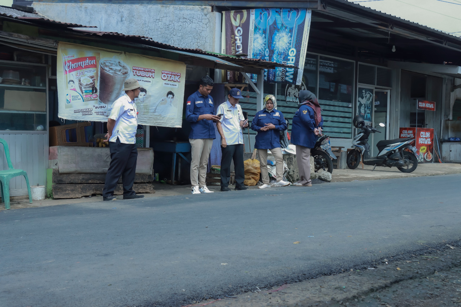 Kawal Program Alus Dalane Kepenak Ngodene, Komisi IV Pantau Langsung Pengaspalan di Sejumlah Wilayah