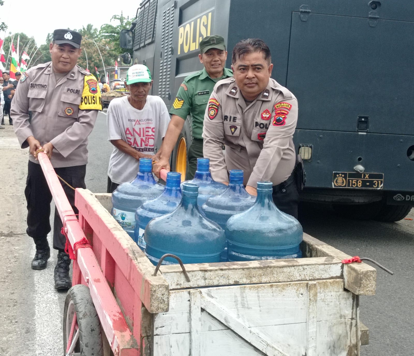 Cerita Warga Tipar Terdampak Krisis Air Bersih, Tiap Hari Beli 5 Galon Untuk Dipakai Mandi dan Mencuci