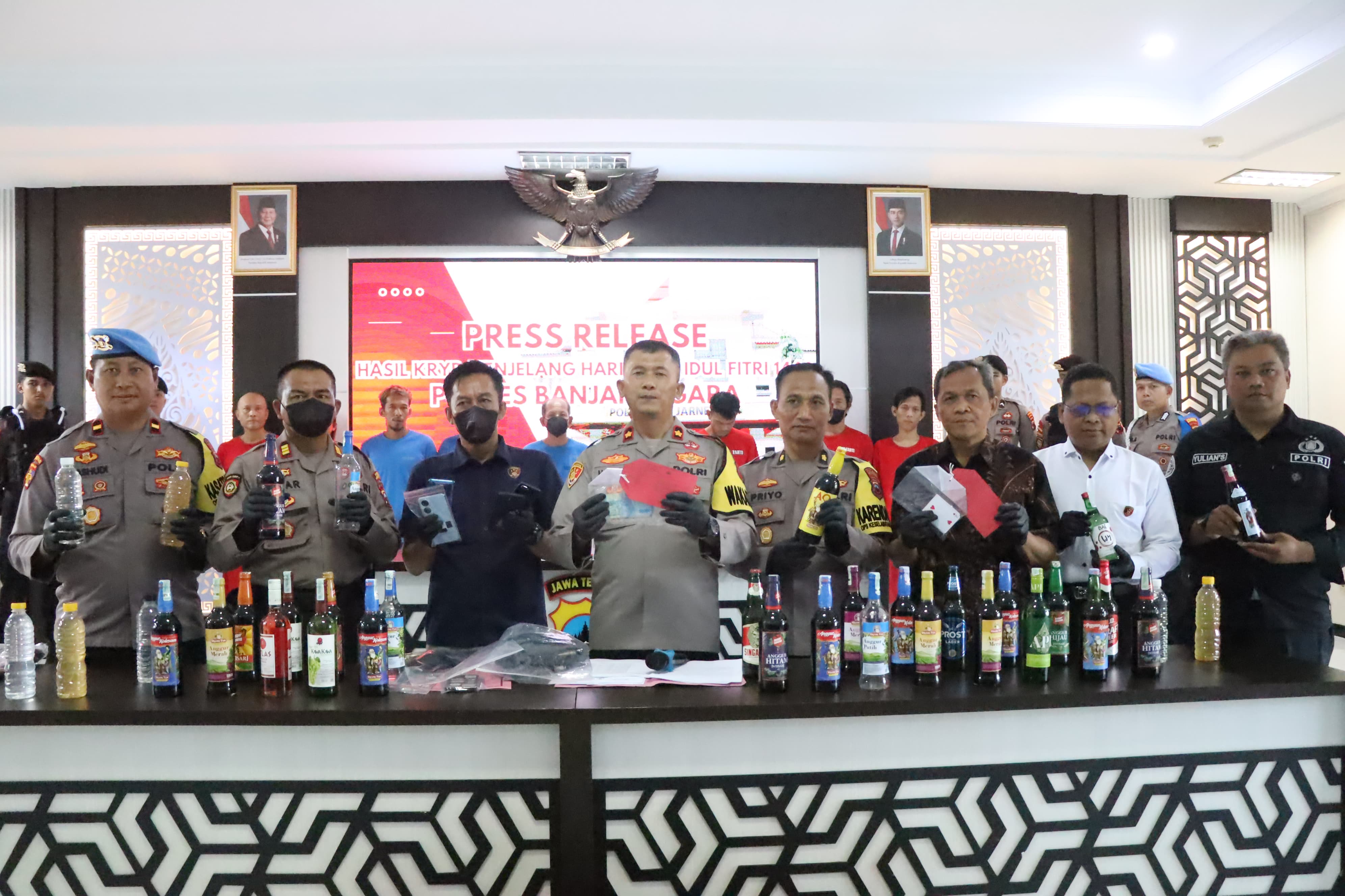 Ratusan Botol Miras Disita, Polres Banjarnegara Perketat Kamtibmas Jelang Ramadan