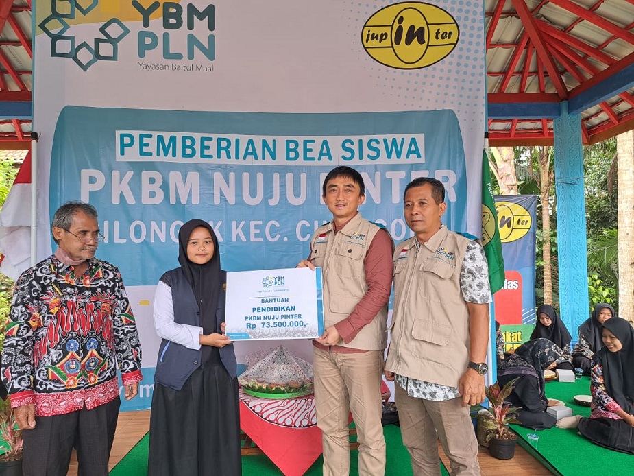 YBM PLN Berikan Bantuan Pendidikan Untuk 73 Siswa - Siswi PKBM Cilongok