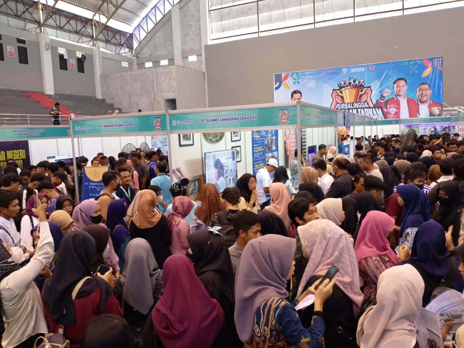 Jumlah Pengangguran Tinggi, Ribuan Pencari Kerja Padati Purbalingga Job Fair 2025