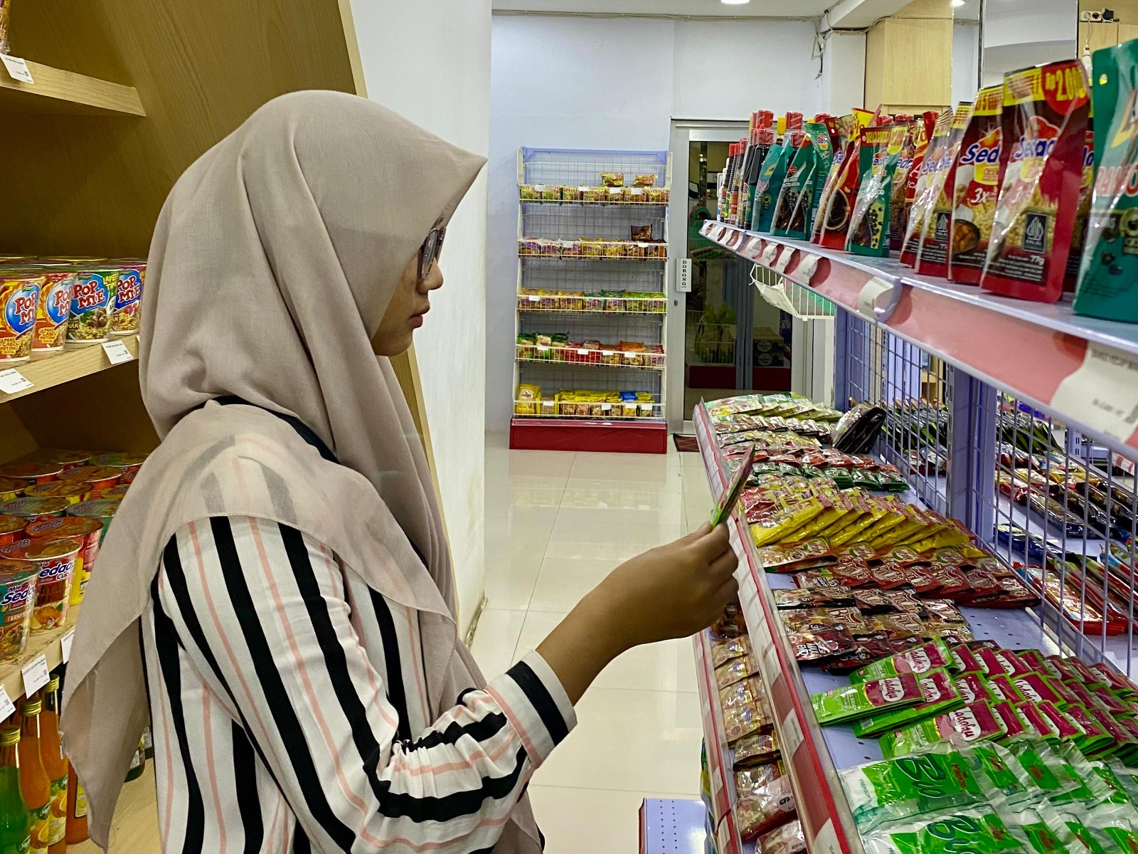 Dari Sembako sampai Perlengkapan Sekolah, Semua Ada di Mecca Mart