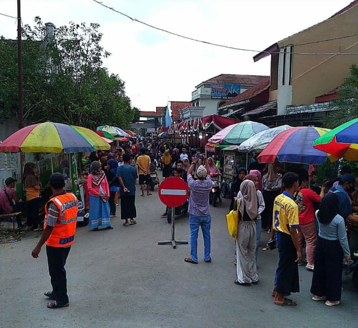 Non Islam War Takjil Bazar Ramadan di Timur Banyumas