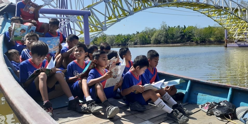 Tak Ada Jembatan Penghubung di Dusun Ciberem Kampung Laut, Warga Terpaksa Putar Jalur Hingga 14 Kilometer