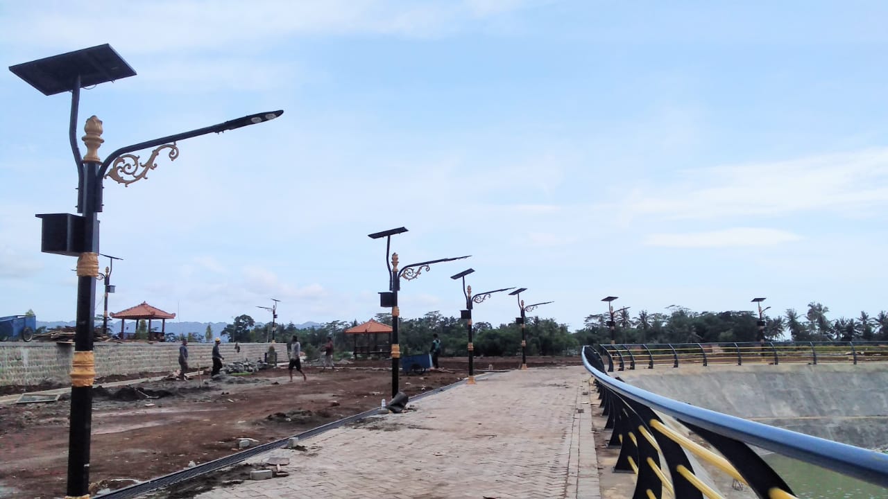 Anggota BPD Watuagung Pertanyakan Lapangan Desa ke Penyedia Jasa Embung Watuagung