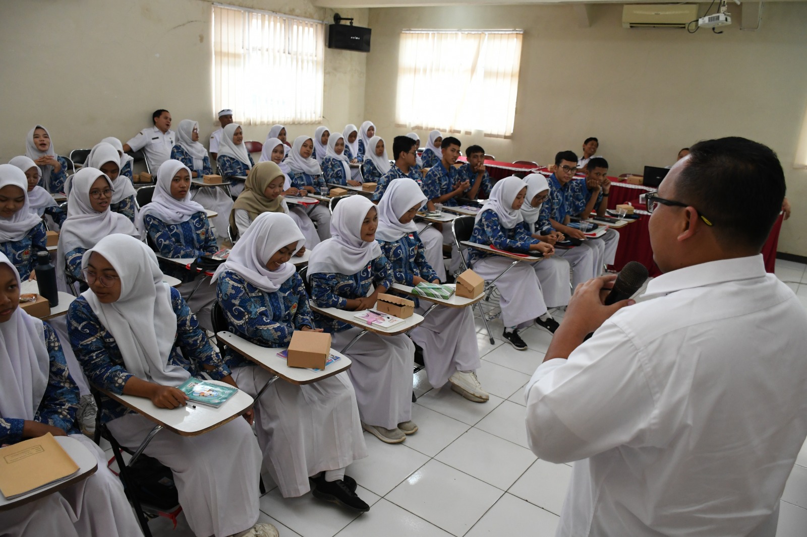 Pemilih Pemula Diajak Tolak Politik Uang Sejak Dini