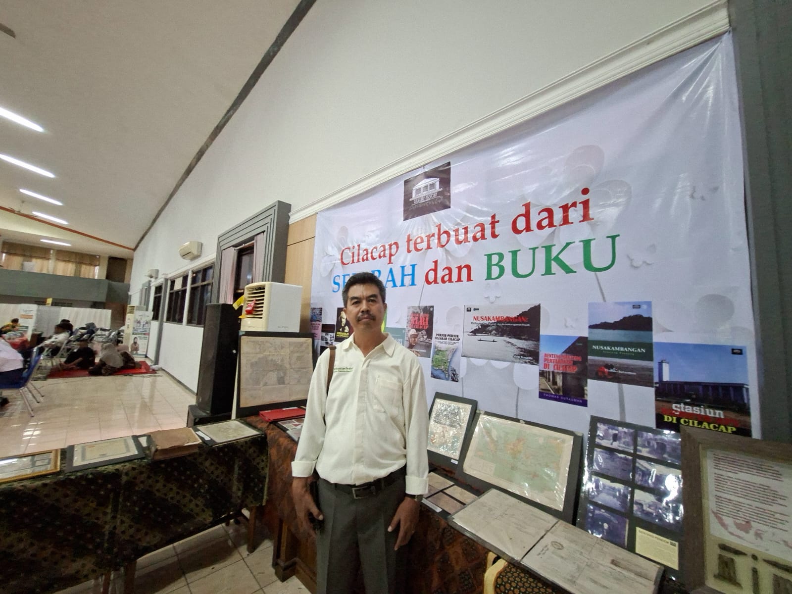 Komunitas Tjilatjap History Ungkap Detail Peristiwa Bumi Hangus Cilacap 1947 di Hadapan Ratusan Pelajar