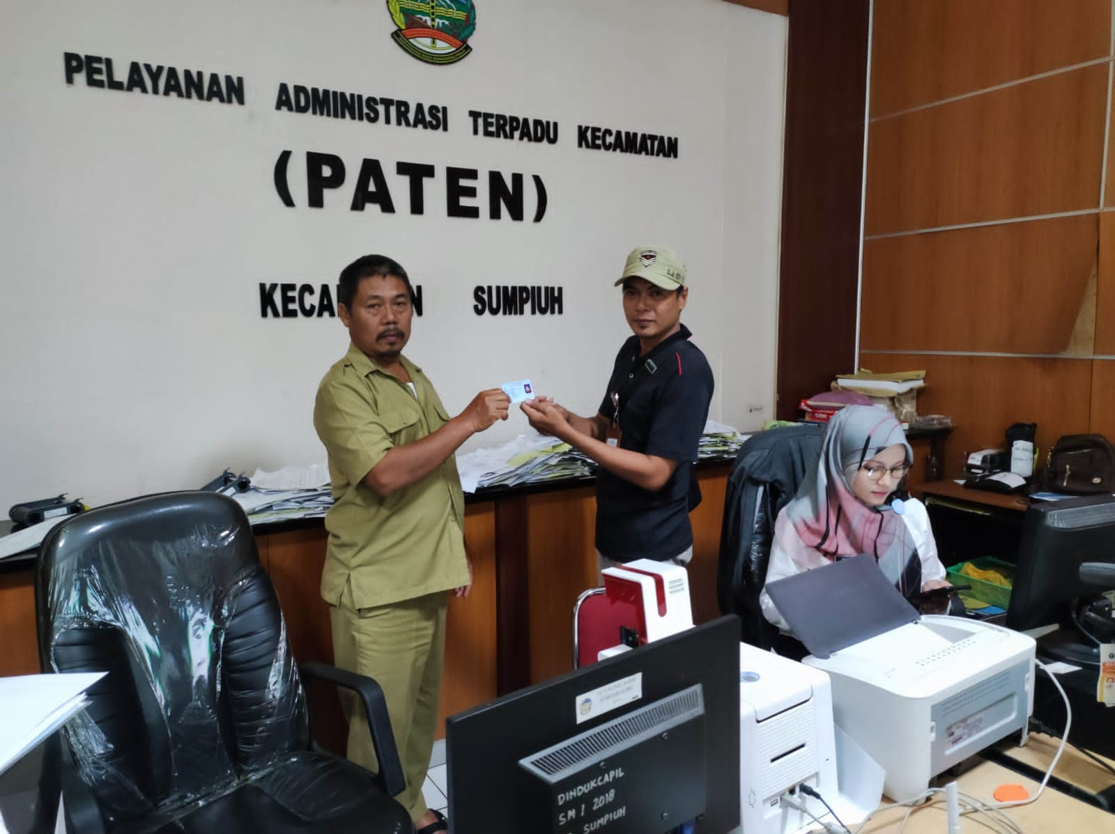 Panwaslu Sumpiuh Temukan 13 Warga Tanpa KTP dan Kartu Keluarga