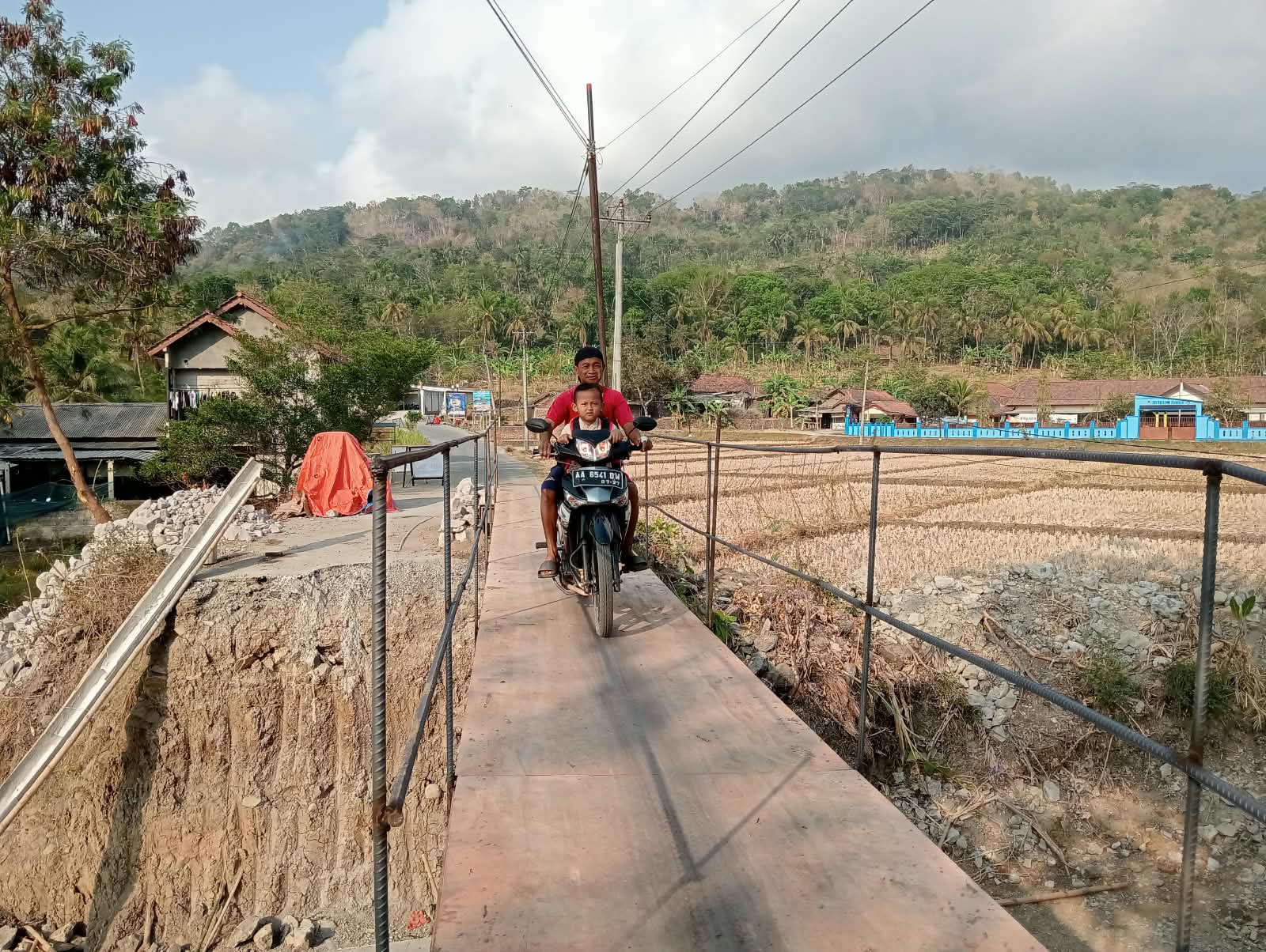 Solusi Akses, Pemkab Bangun Jembatan Darurat kali Klantang