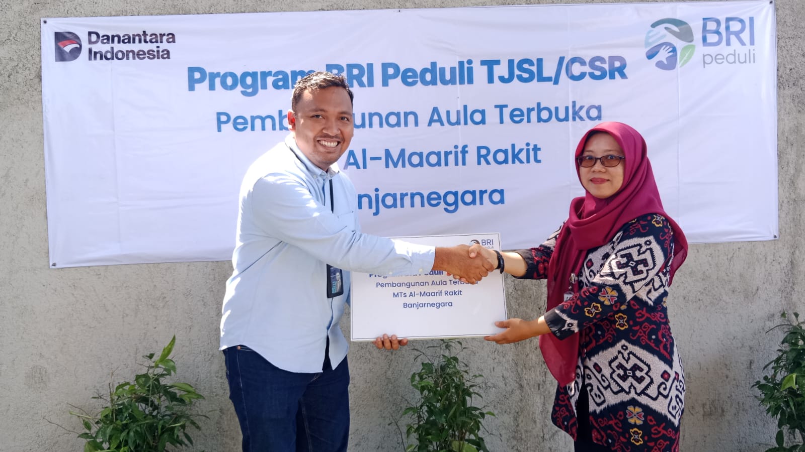 BRI Banjarnegara Serahkan Aula untuk MTs Al Maarif Rakit