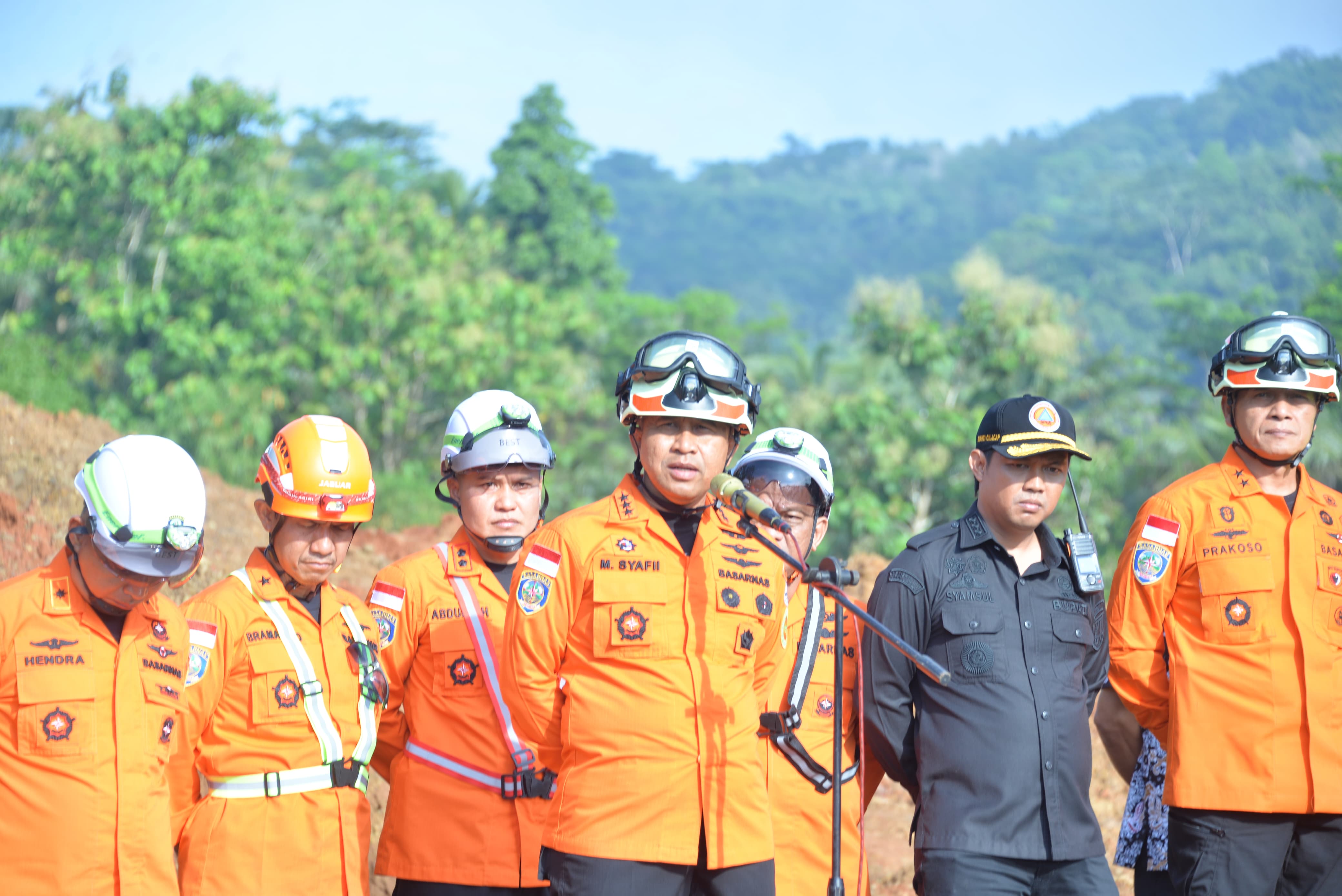 Tiga Korban Longsor Cibeunying Majenang, Masih Belum Ditemukan, Kabasarnas Tinjau Langsung Operasi 
