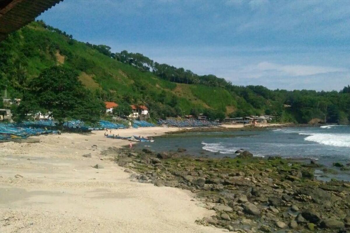 Pasir Putih Pantai Menganti Kebumen, Tempat Asyik untuk Menikmati Sunrise dan Sunset