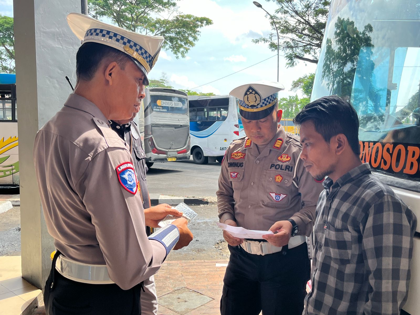 Satlantas Polresta Banyumas Sasar Pengemudi Bus AKAP dan AKDP Dengan Gelar Ramp Check di Terminal Bulupitu