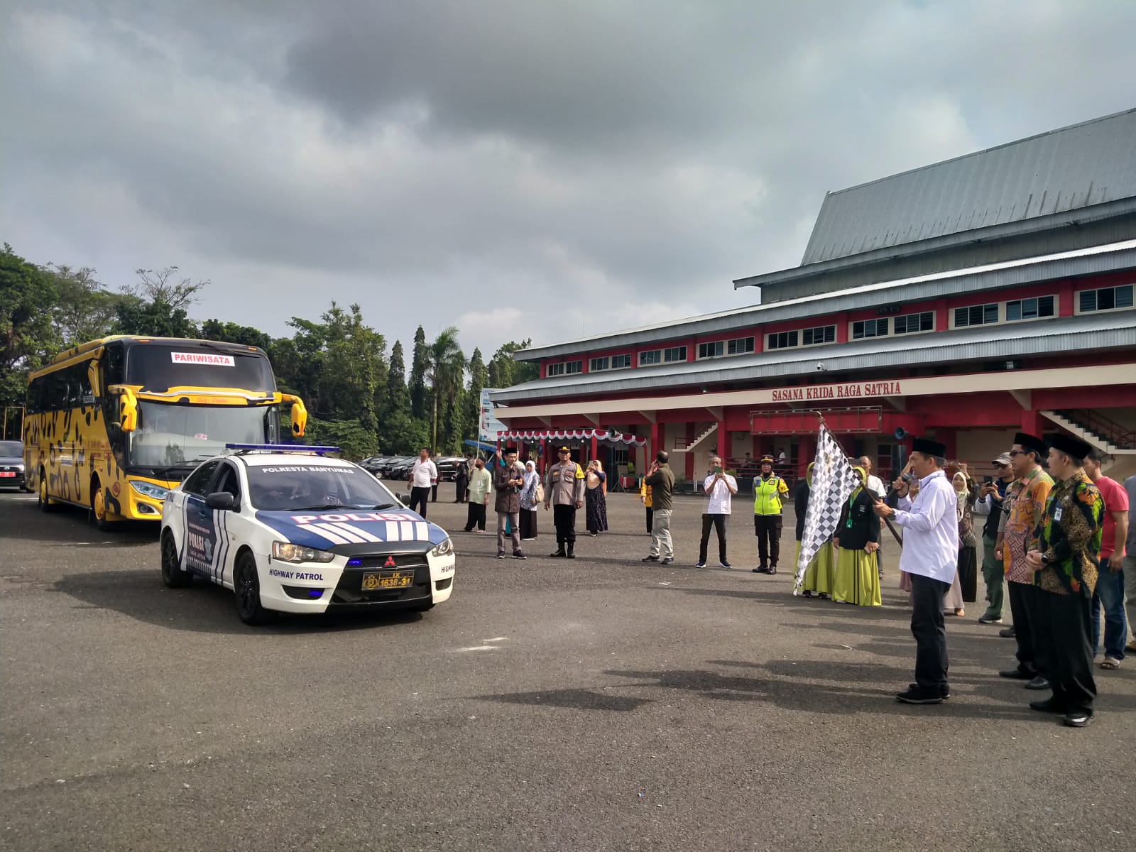 Pemberangkatan Calon Haji Banyumas Terakhir Gabung Kloter 89