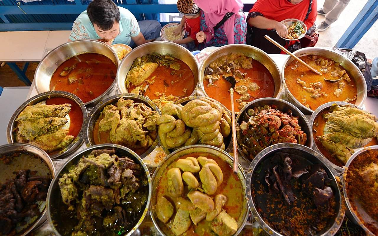 7 Cara Meningkatkan Jumlah Pelanggan untuk Usaha Nasi Padang, Omzet Melonjak!