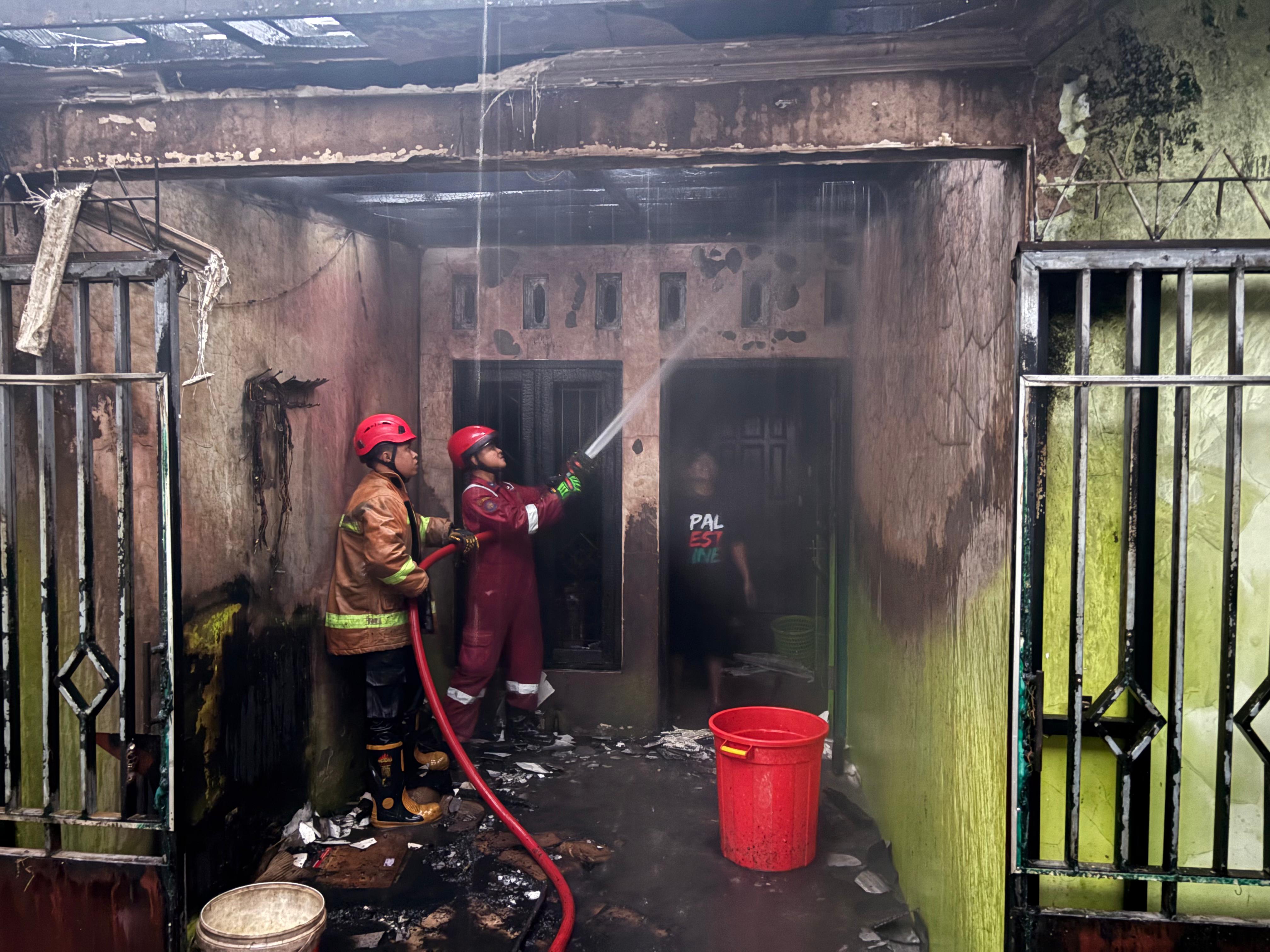 Genset Meledak, Teras Rumah Warga Sampang Terbakar