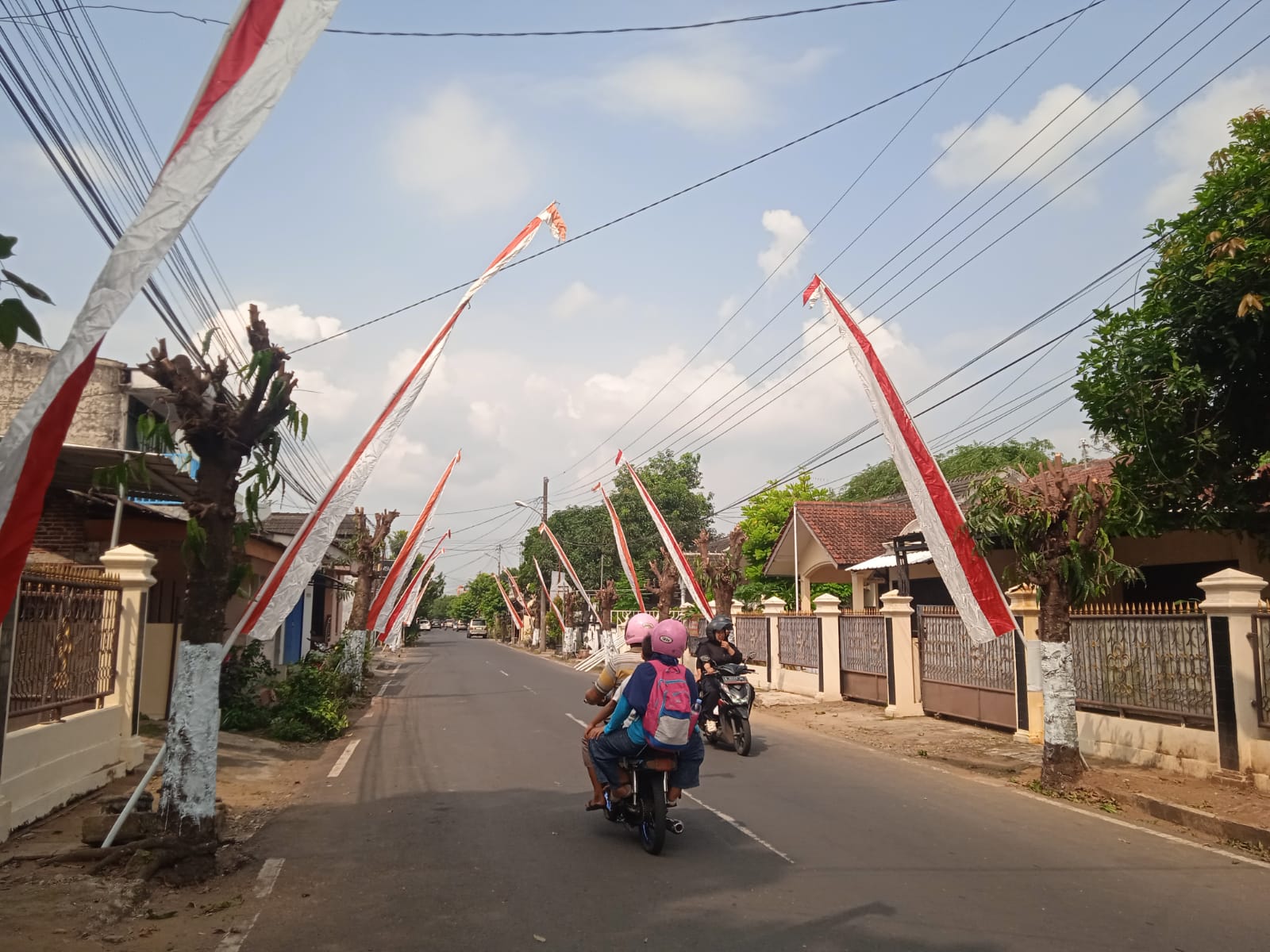 Mulai Marak Bersolek Agustusan Meski Masih Akhir Juli
