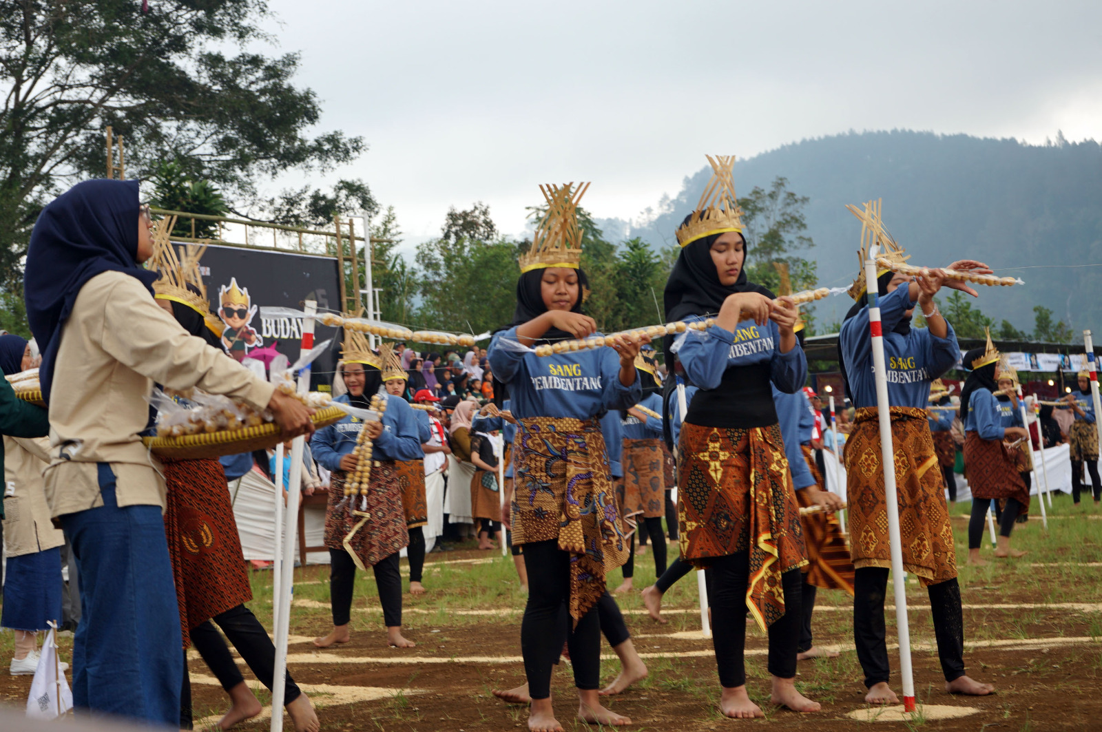 Ondol Sewu Meter Jadi Magnet Ribuan Warga di Kuduran Budaya Wanayasa