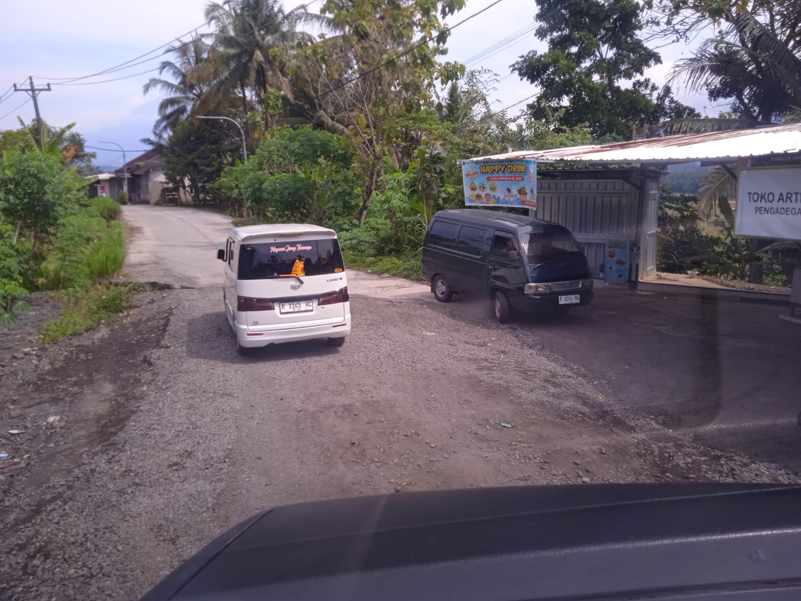 Hati-hati, Jalan Beton Turut Tegalpingen Ke Jembatan Merah Kembali Ambles