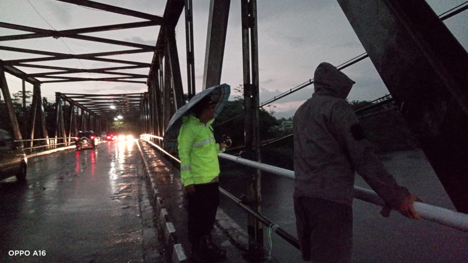 Belum Ditemukan, Tim Gabungan Masih Cari Perempuan Muda yang Terjun dari Jembatan