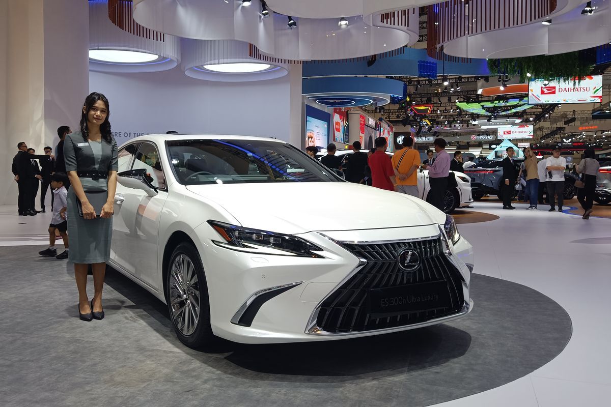 Lexus ES 300h: Sedan Hybrid Mewah yang Efisien, Nyaman, dan Penuh Gengsi