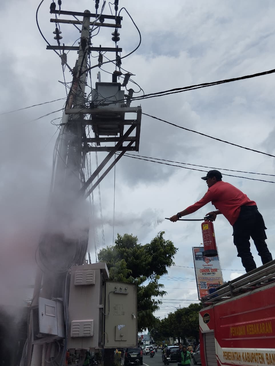 Korsleting Picu Kebakaran Trafo, Damkar Padamkan dalam Dua Menit