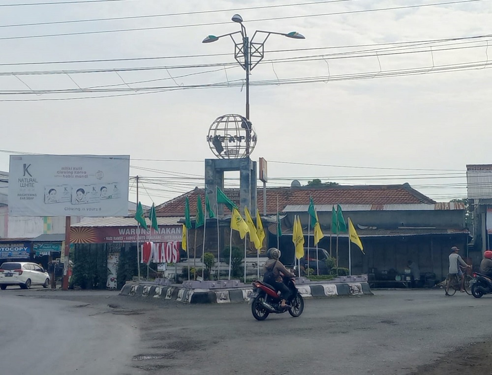 Warga Protes! RTH Di Cilacap Dipenuhi Bendera Parpol