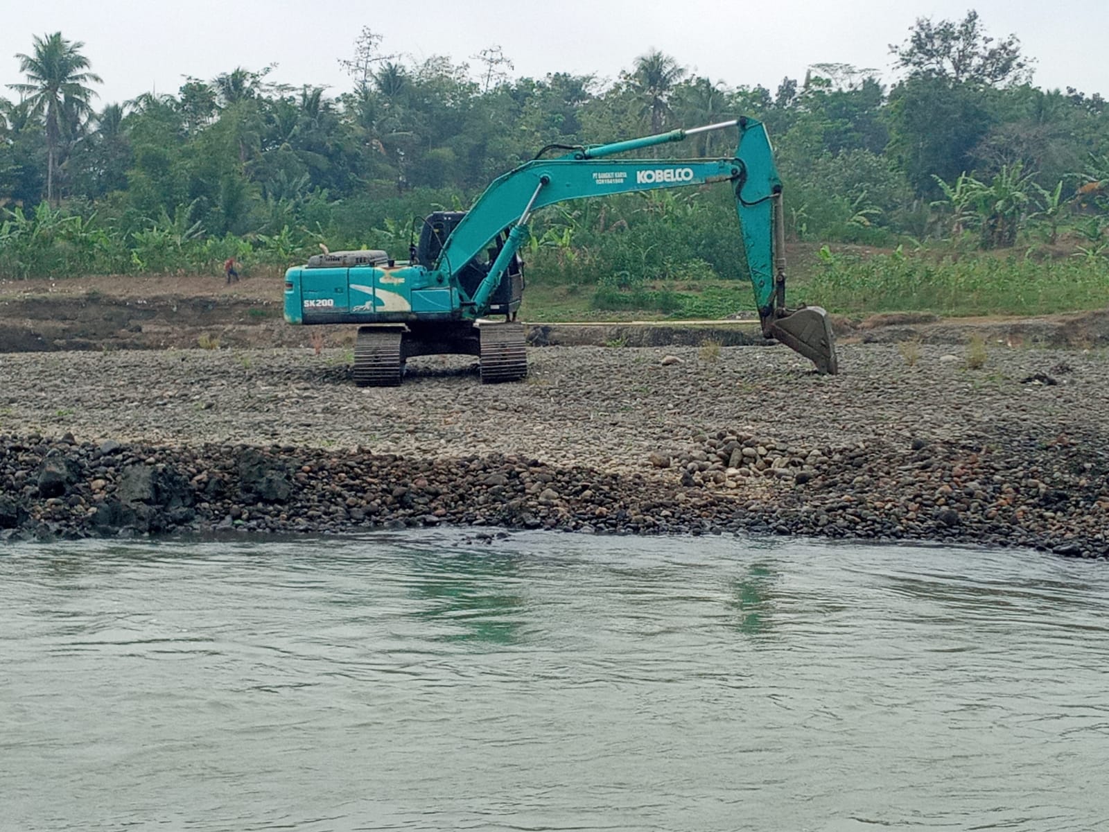 Gunakan Alat Berat, Penambangan Pasir Liar di Sungai Klawing Kalibagor Masih Berlangsung