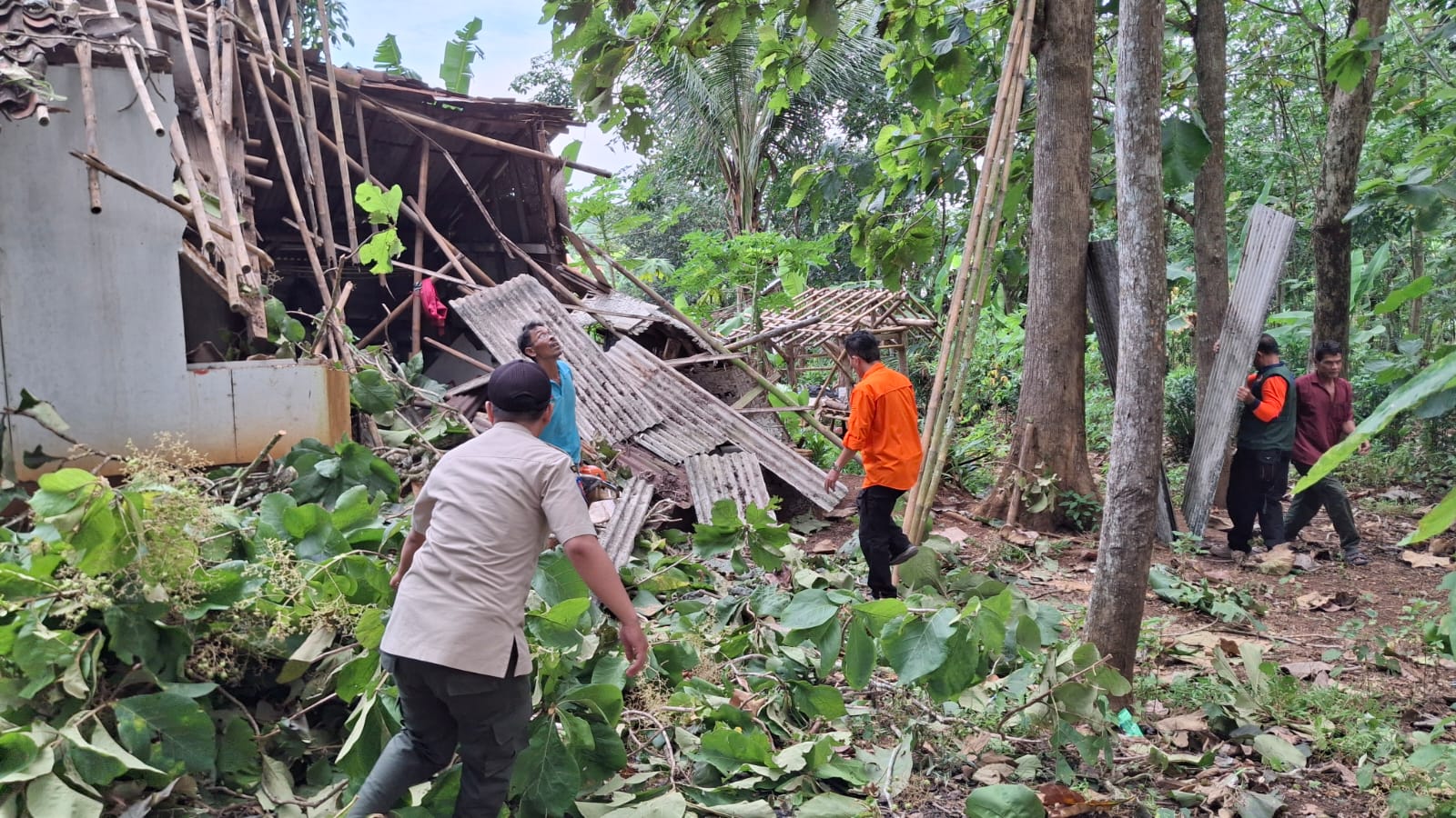 Empat Rumah di Cilacap Alami Kerusakan, Pemilik Rumah Sampai Mengungsi