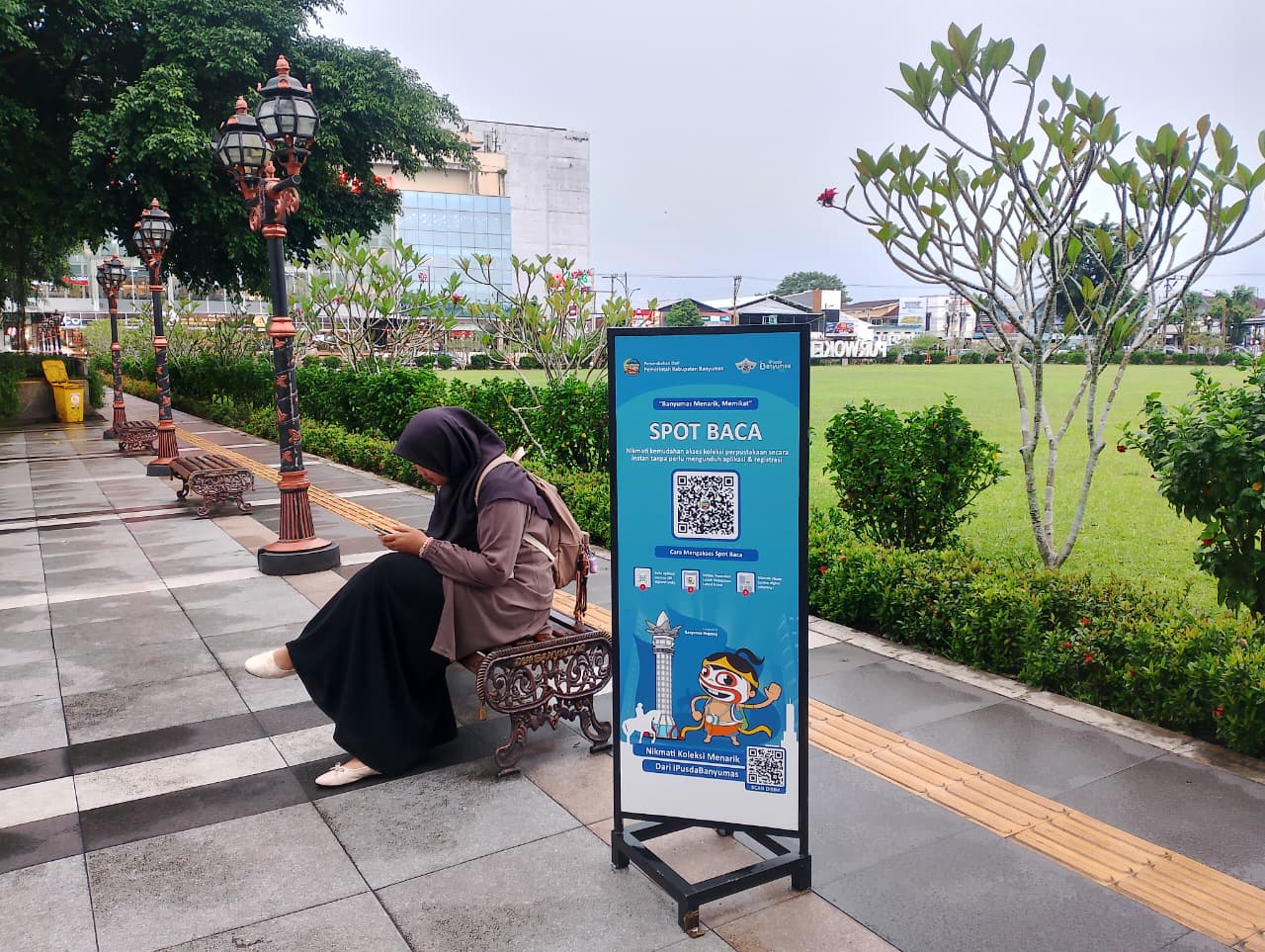 Spot Baca Digital Hadir di Alun-Alun Purwokerto, Warga Bisa Akses Ratusan Buku Gratis Lewat Barcode