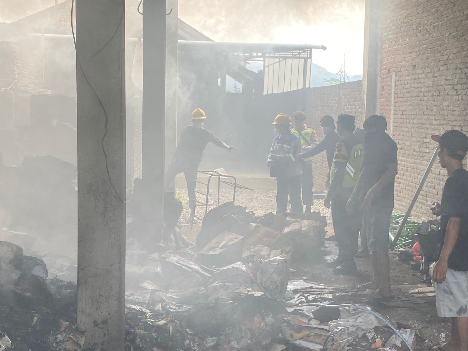Akibat Puntung Rokok, Teras Rumah Terbakar