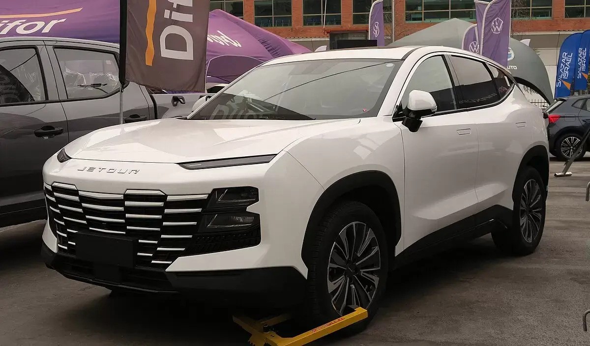 Review Mobil Jetour Dashing Journey, SUV Modern yang Makin Dilirik