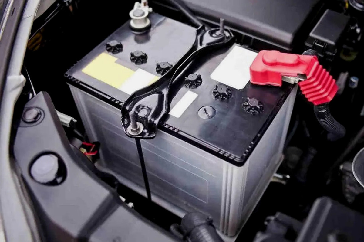 Tanda-Tanda Aki Mobil Rusak yang Harus Dipahami