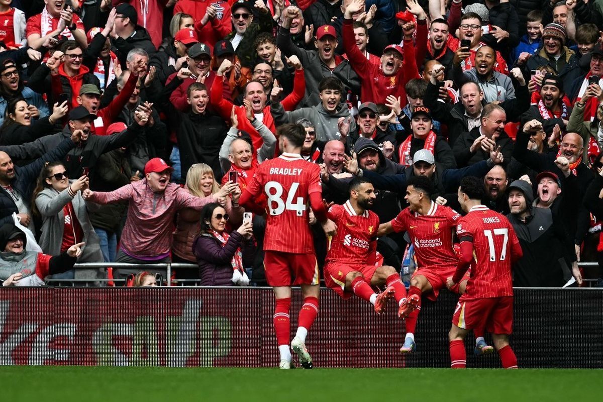 Juara Liga Inggris Dulu, Angkat Trofi Nanti: Skenario Menanti Liverpool di Anfield
