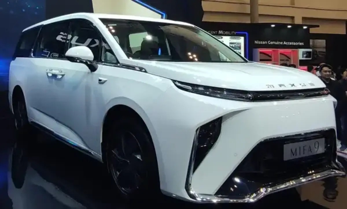 Menteri Sampai Terkesima! Ini Dia Mobil Listrik Mewah Maxus Mifa 9 yang Curi Panggung di GIIAS 2025!