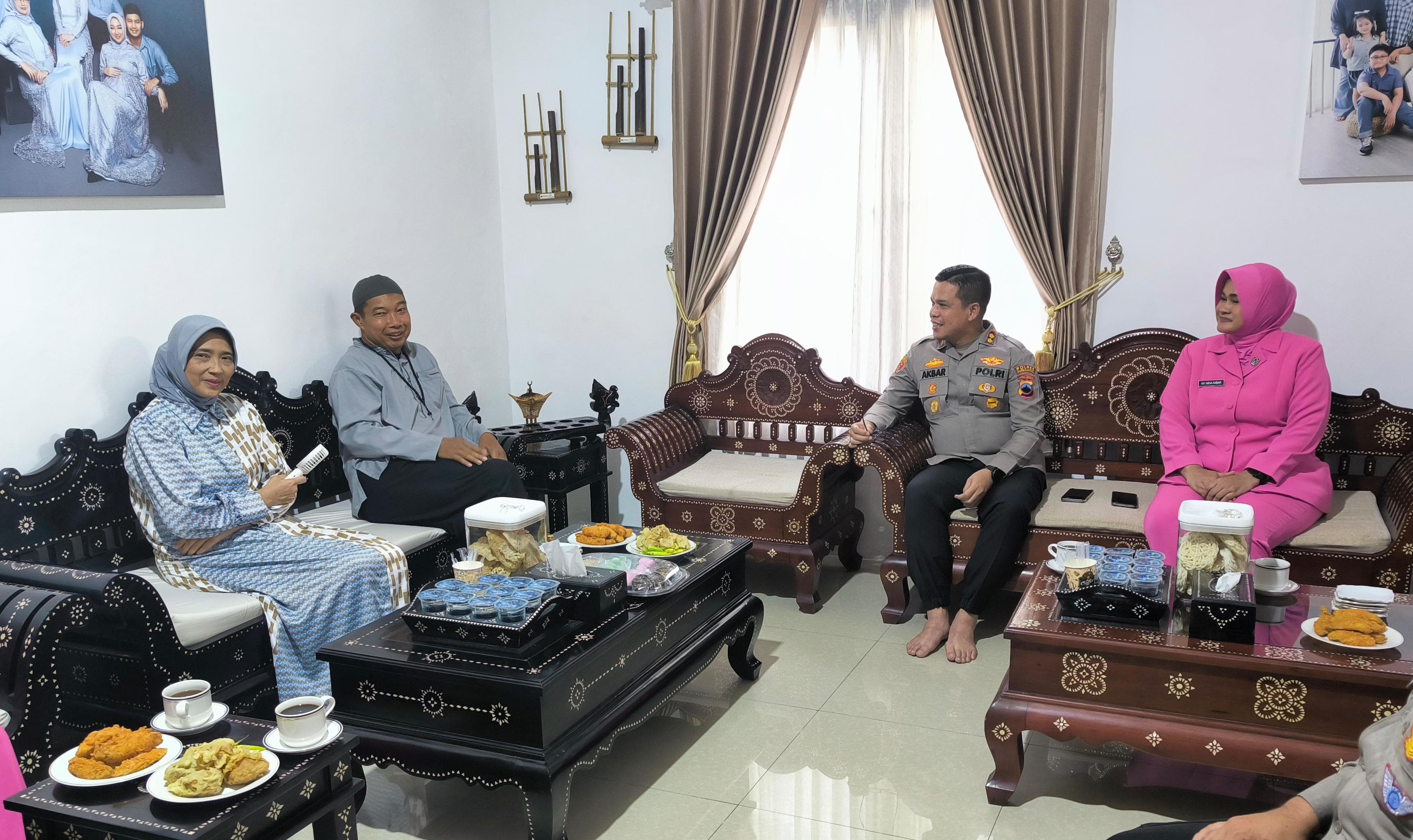 Hari Bhayangkara, Kapolres Purbalingga dan Jajaran Kunjungi Purnawirawan Polisi