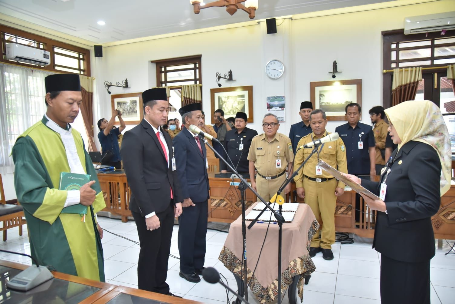 Bupati Lantik Camat Petanahan dan Direktur PT Luk Ulo Farma