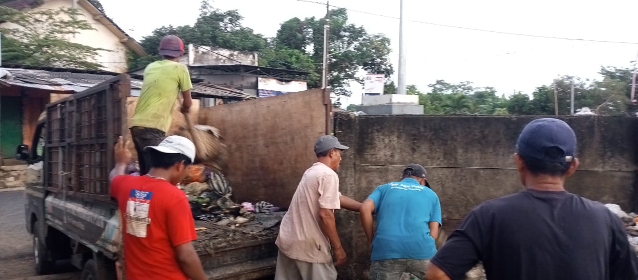Pengangkutan Sampah Pasar Sumpiuh Belum Setiap Hari 