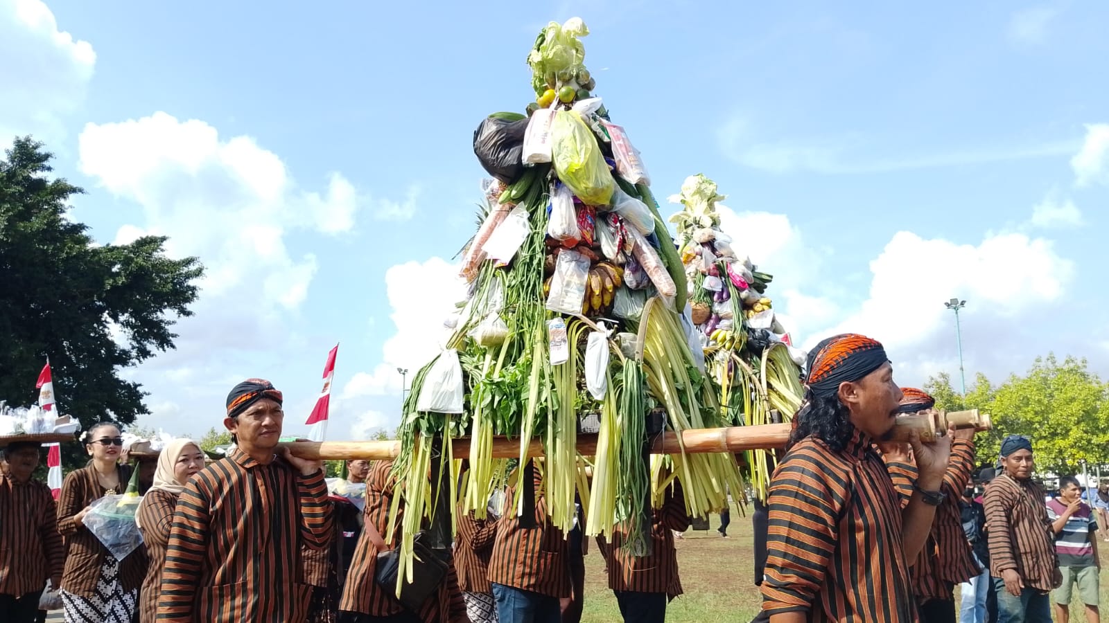 Lestarikan Tradisi, Kirab Pemilihan Pemimpin P2KL Alun-alun Banyumas